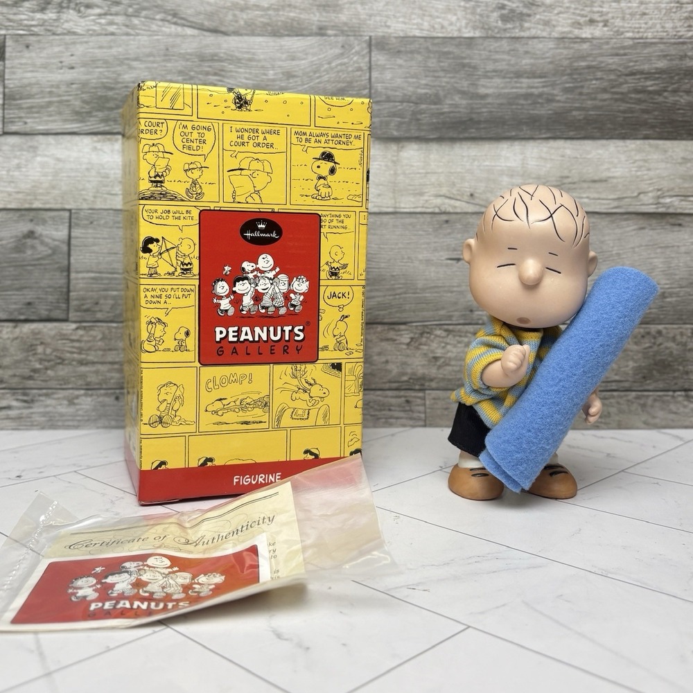 Hallmark Peanuts Gallery "Linus" Figurine w/ COA & Original Box QPC4019